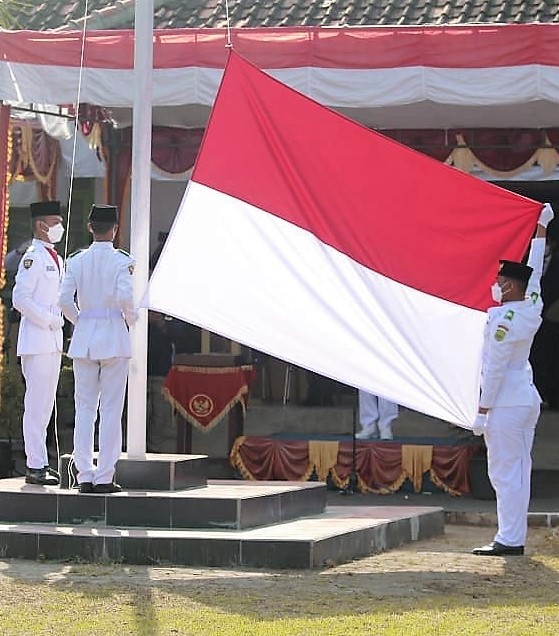 Pengibaran Bendera Merah Putih